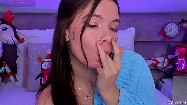 MiaMuse online show from December 13, 2025, 8:04 pm