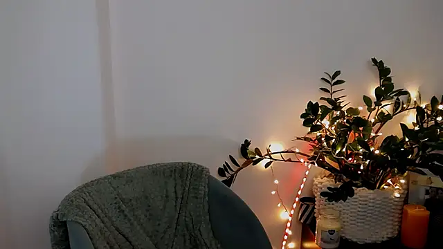 Xentthia online show from February 8, 2025, 4:46 pm