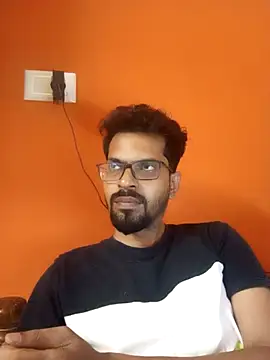 arhan3043 online show from October 24, 2025, 11:09 am