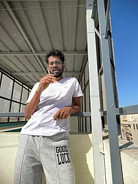 arhan3043 online show from February 4, 2026, 4:29 am