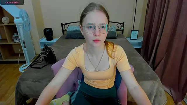 CharmedDoll online show from June 20, 2026, 12:21 pm