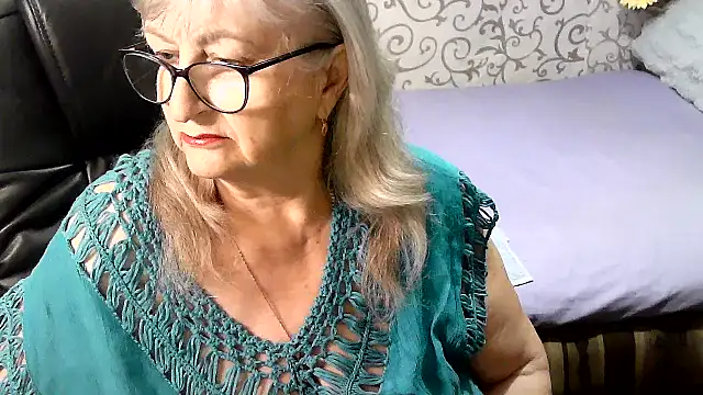 LolkaAlyss online show from November 3, 2025, 7:06 pm