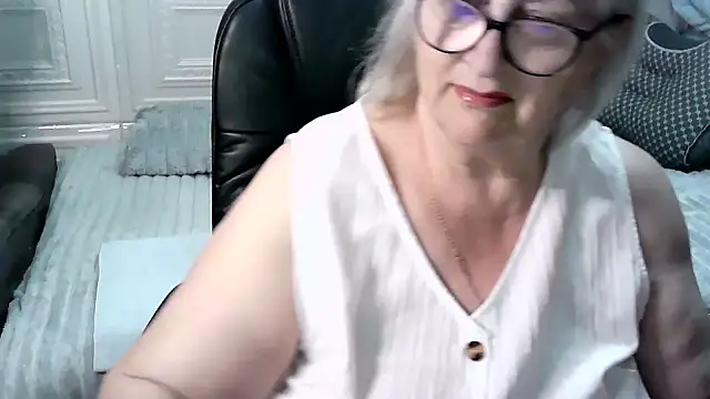 LolkaAlyss online show from May 4, 2026, 8:33 pm