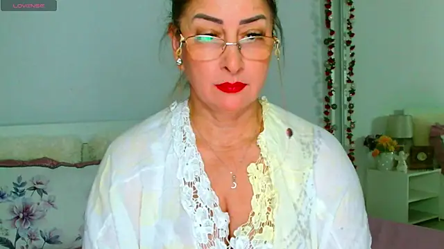 Snapshot of Tyana40 chatting on July 27, 2026, 1:12 am Tyana40 online show from July 27, 2026, 1:12 am