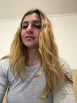 NicolePlay online show from April 29, 2026, 9:10 pm