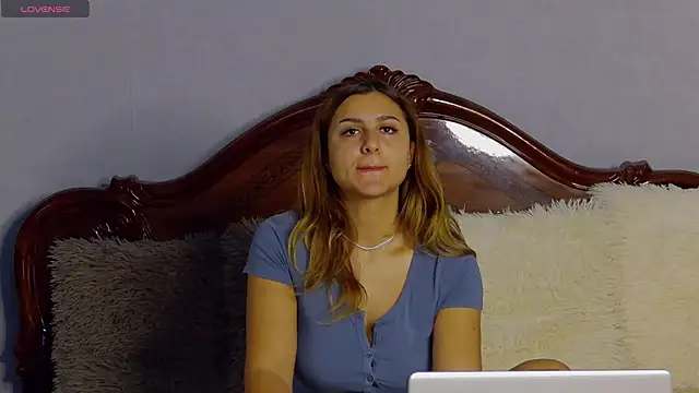 NicolePlay online show from October 17, 2025, 5:22 am