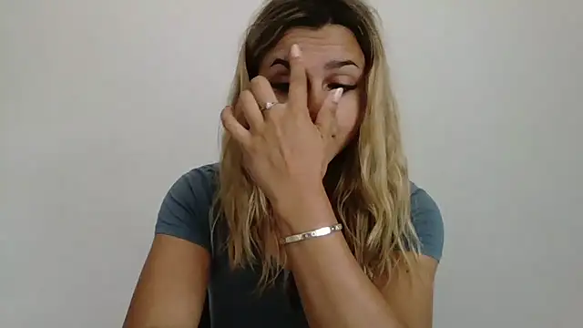 NicolePlay online show from July 8, 2026, 5:19 am