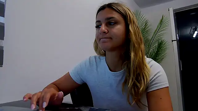 NicolePlay online show from July 6, 2026, 3:02 am