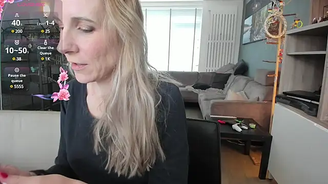 NaomiAndFriends online show from February 20, 2025, 10:48 am