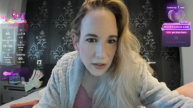 NaomiAndFriends online show from March 9, 2025, 9:35 am