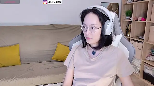 aliiiiiina online show from February 24, 2025, 6:05 am