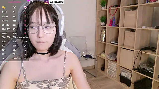 aliiiiiina online show from February 9, 2025, 12:28 am