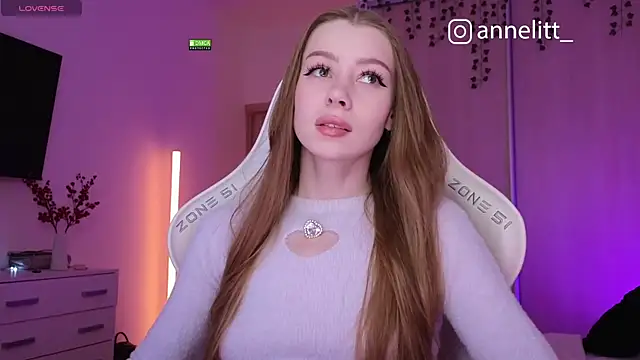 Snapshot of Annelitt chatting on December 22, 2025, 8:20 pm Annelitt online show from December 22, 2025, 8:20 pm