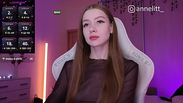 Snapshot of Annelitt chatting on December 19, 2025, 9:28 pm Annelitt online show from December 19, 2025, 9:28 pm