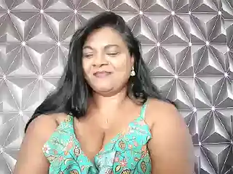 Snapshot of IndianDelia chatting on February 3, 2026, 6:33 am IndianDelia online show from February 3, 2026, 6:33 am