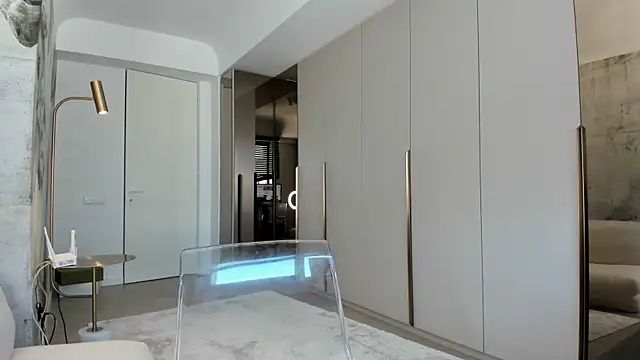 hotdeedee online show from November 2, 2025, 8:08 am