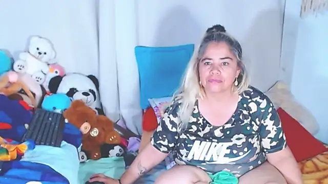 estrellita fugaz16x online show from October 3, 2025, 1:53 am