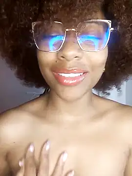 thaimy  online show from April 24, 2026, 2:46 am