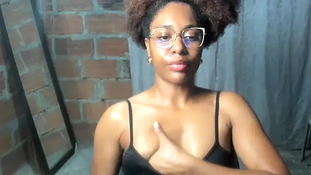 Snapshot of thaimy_ chatting on June 11, 2026, 1:49 am thaimy online show from June 11, 2026, 1:49 am