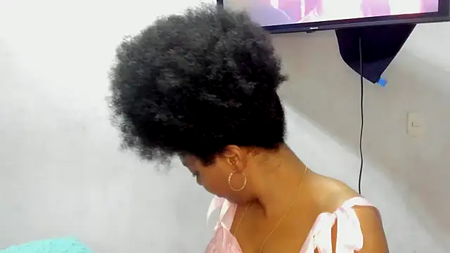 thaimy  online show from September 26, 2025, 1:01 am