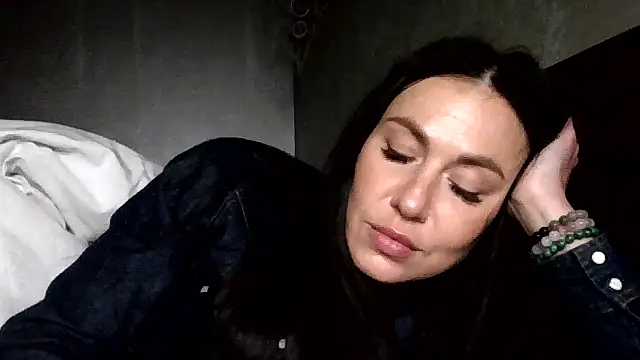 JulianaGold1 online show from May 3, 2026, 6:22 pm
