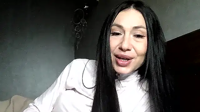 JulianaGold1 online show from April 28, 2026, 7:51 pm