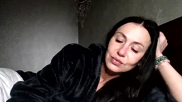 JulianaGold1 online show from April 30, 2026, 9:19 pm