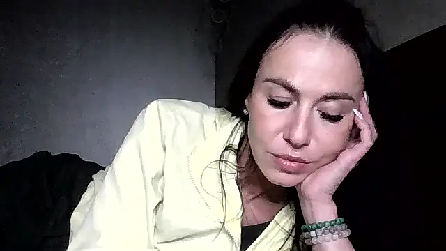 Snapshot of JulianaGold1 chatting on May 15, 2026, 6:39 pm JulianaGold1 online show from May 15, 2026, 6:39 pm