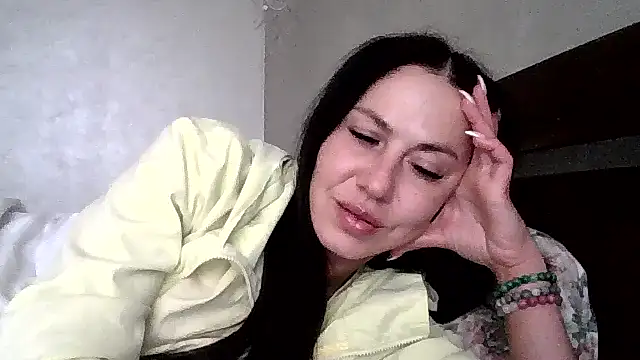 Snapshot of JulianaGold1 chatting on May 13, 2026, 12:45 pm JulianaGold1 online show from May 13, 2026, 12:45 pm