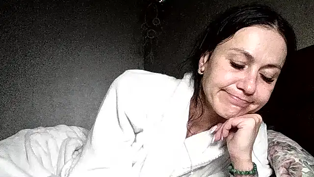Snapshot of JulianaGold1 chatting on May 19, 2026, 9:22 pm JulianaGold1 online show from May 19, 2026, 9:22 pm