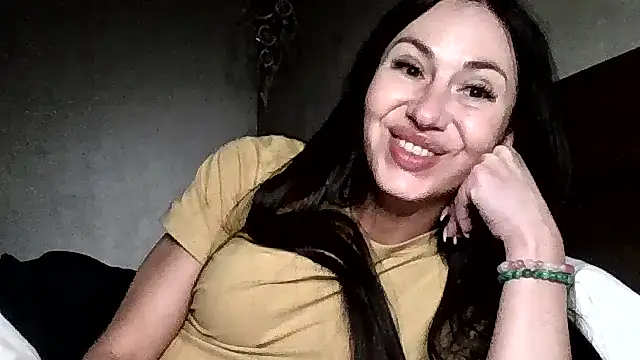 JulianaGold1 online show from April 27, 2026, 8:18 pm