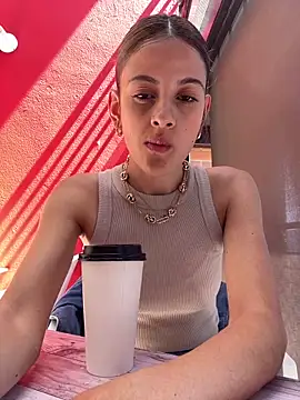 alana15 online show from May 9, 2026, 6:55 pm