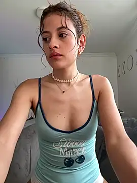 alana15 online show from May 10, 2026, 1:25 pm