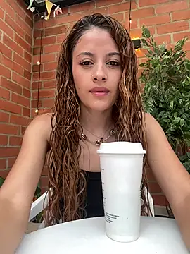 alana15 online show from June 1, 2026, 9:25 pm