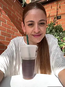 alana15 online show from April 22, 2026, 9:10 pm