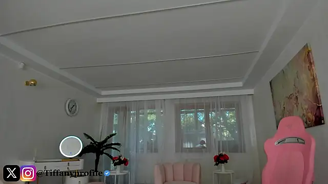 TiffanyHouston  online show from September 18, 2025, 6:16 am