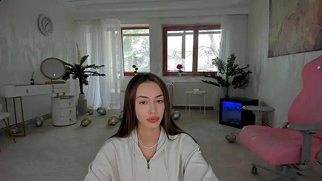 TiffanyHouston  online show from February 27, 2025, 6:57 am