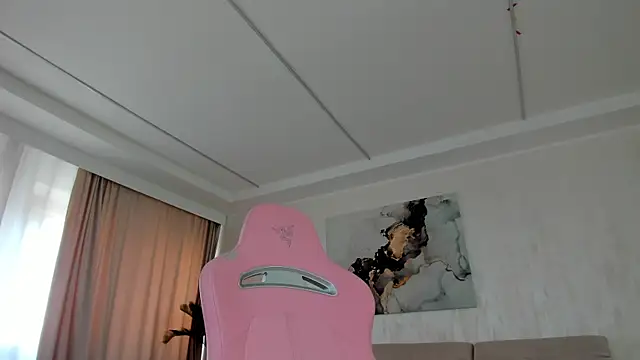 TiffanyHouston  online show from March 7, 2025, 1:07 pm