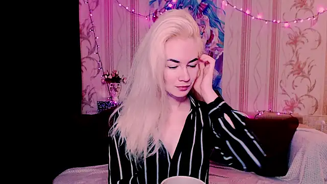 xxxcharismaaa online show from June 12, 2026, 6:22 am