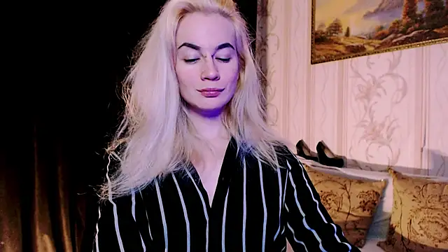 xxxcharismaaa online show from November 16, 2025, 8:02 pm