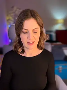 MaiseKnox online show from May 5, 2026, 10:24 pm