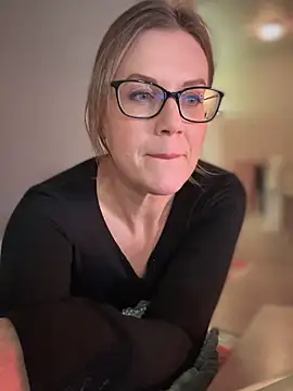 MaiseKnox online show from September 14, 2025, 7:03 pm