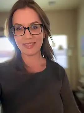 MaiseKnox online show from September 12, 2025, 11:26 pm