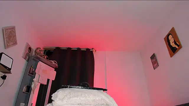 angiebutt online show from April 27, 2026, 11:47 pm