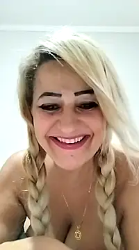 vivifernades online show from February 19, 2025, 8:52 pm