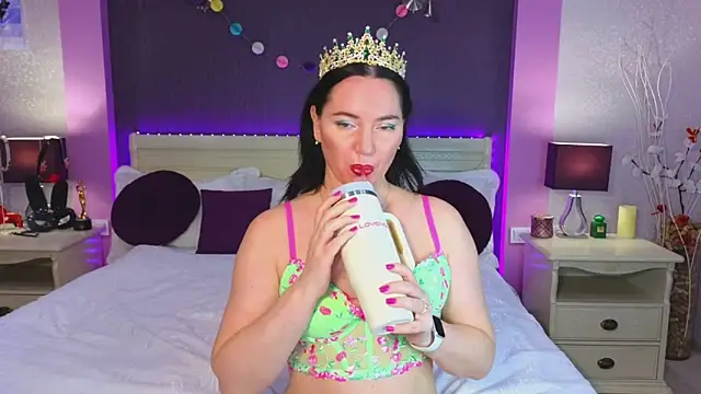 Snapshot of HotMilfMargo chatting on March 15, 2026, 5:42 pm HotMilfMargo online show from March 15, 2026, 5:42 pm