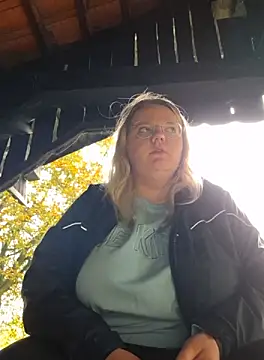 Snapshot of Fiona0705 chatting on September 27, 2025, 9:15 am Fiona0705 online show from September 27, 2025, 9:15 am