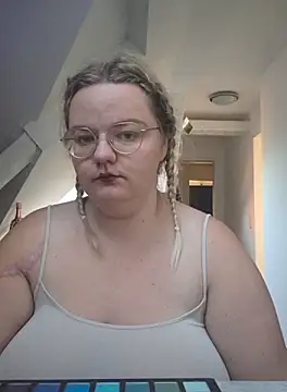 Snapshot of Fiona0705 chatting on September 24, 2025, 6:31 am Fiona0705 online show from September 24, 2025, 6:31 am