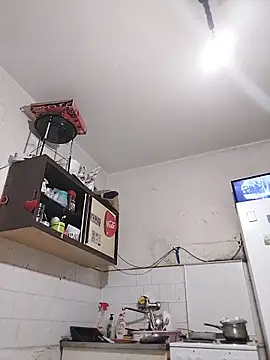 JoLeNe27 online show from November 18, 2025, 6:33 pm