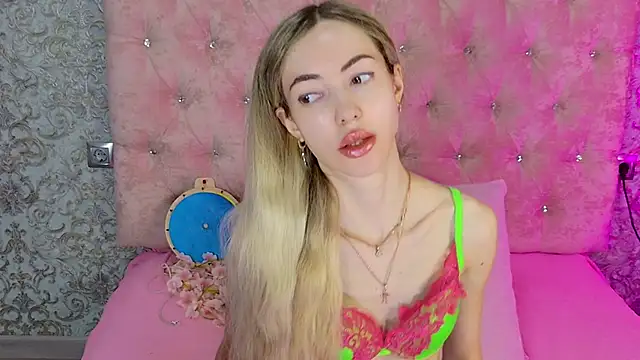 Akilla Queen online show from June 28, 2026, 1:56 am